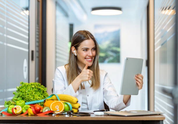 Navigating Nutrition: Comprehensive Guide On An Online Nutritionist Coach